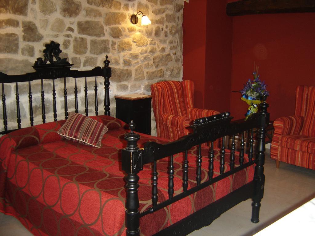 Hostal Casa Laure Y Mª Jose Аренс-де-Льедо Экстерьер фото