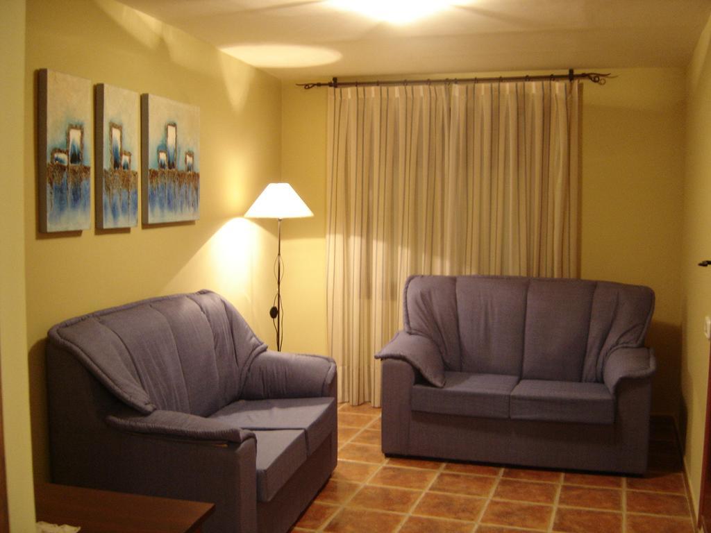 Hostal Casa Laure Y Mª Jose Аренс-де-Льедо Экстерьер фото