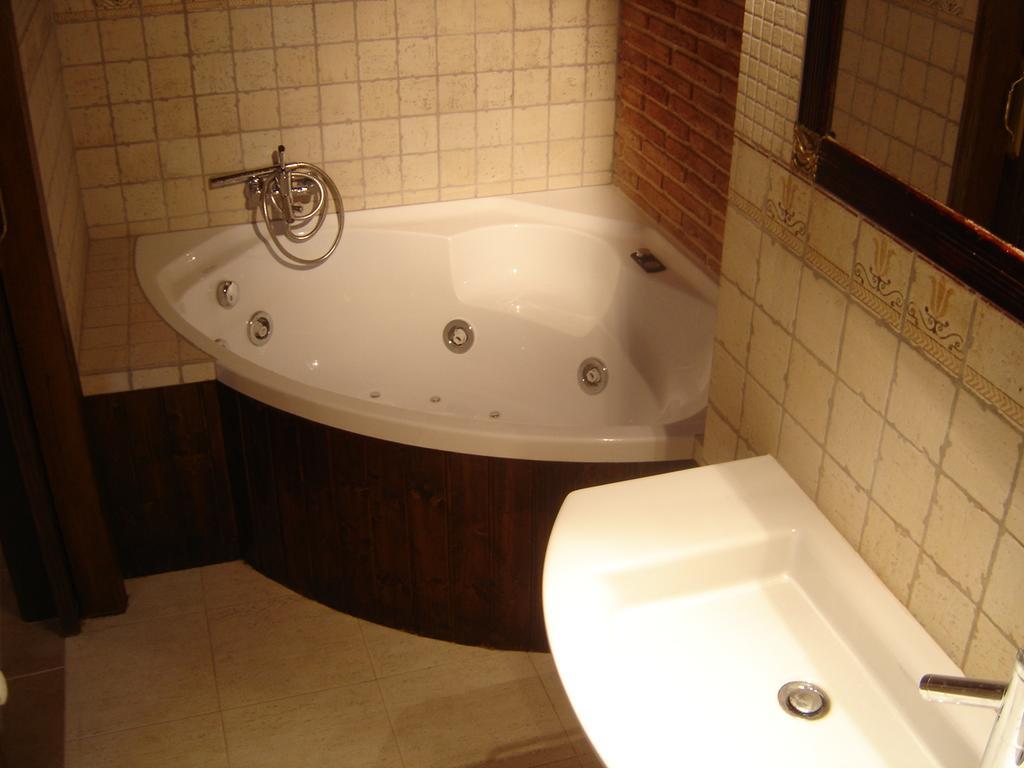 Hostal Casa Laure Y Mª Jose Аренс-де-Льедо Экстерьер фото