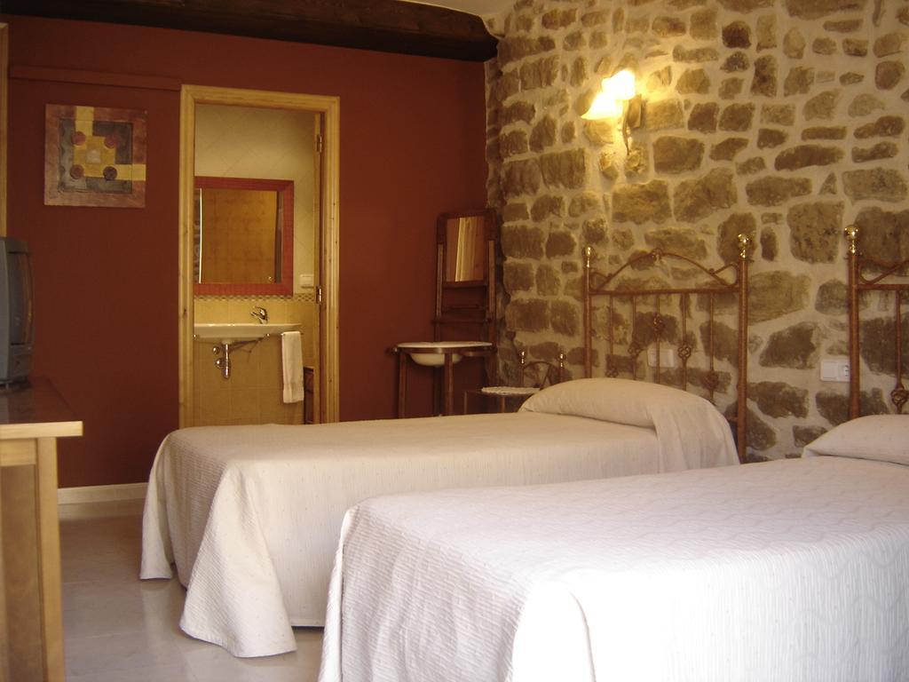 Hostal Casa Laure Y Mª Jose Аренс-де-Льедо Экстерьер фото